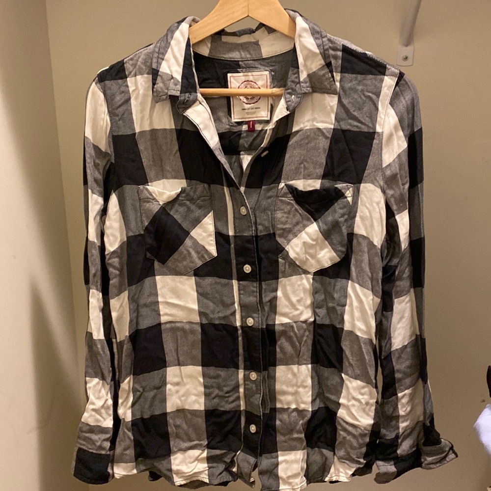 Black and White Plaid Button Down Size M
